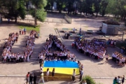 В поддержку Украины школьники Москвы устроили флеш-моб